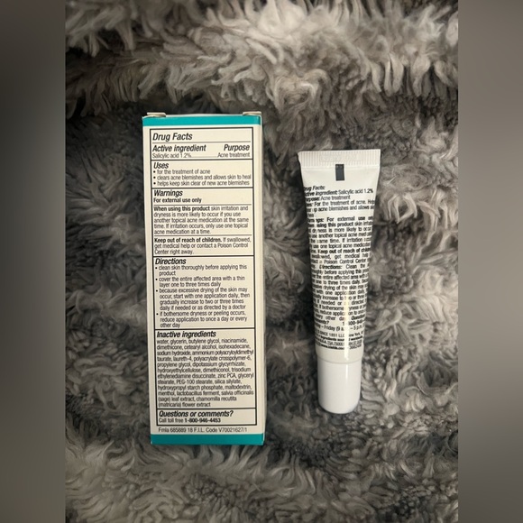 Kiehl's Expertly Clear Acne Treating & Preventing Lotion - Picture 2 of 4